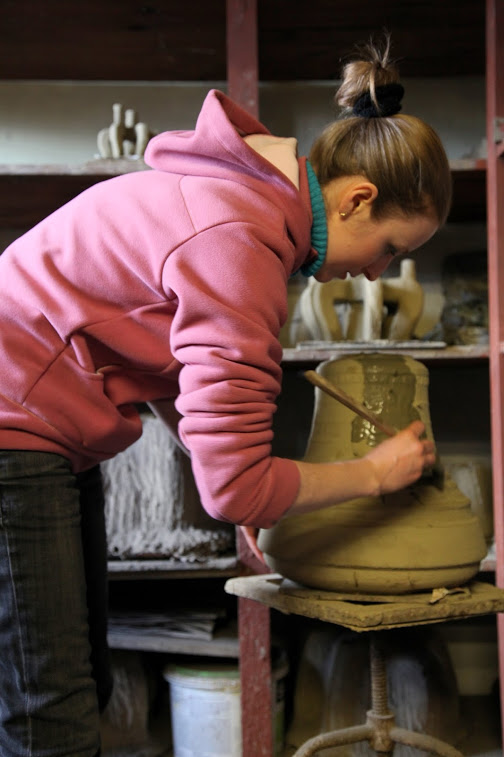 Agata Felczyńska wykonuje formę dzwon Sebastian